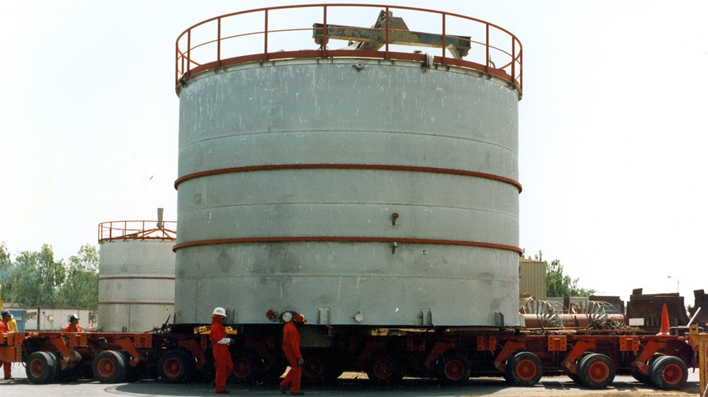 SS 304 Polypropylene and Styrene Storage Tanks	